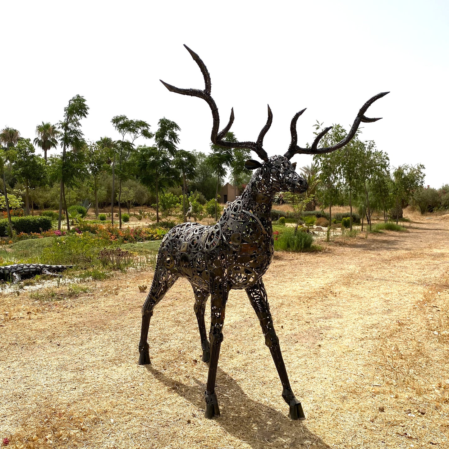 Sculpture cerf en métal recyclé – H220 × L210 × l170 cm