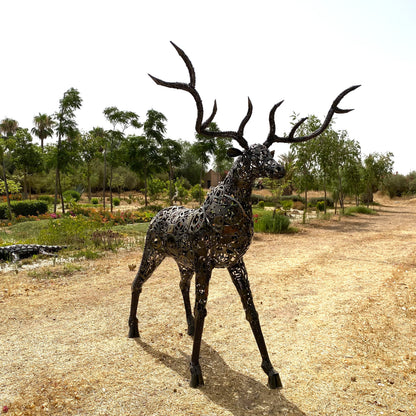 Sculpture cerf en métal recyclé – H220 × L210 × l170 cm