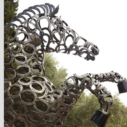 Sculpture en metal, cheval de metal, cheval mécanique, cheval mecanique, tete de cheval, statue cheval extérieur, statue cheval jardin, sculpture animaux, tête de cheval, sculpture cheval, cheval cabré, statue cheval, cheval cabre, sculpture cheval, statue equestre, cheval en bronze, decoration cheval, sculpture metal, deco jardin metal, deco jardin, décoration fer forgé extérieur, decoration exterieur, logo ferrari, ferrari logo, logo cheval, logo voiture cheval, logo cheval voiture, cheval cabré ferrari.