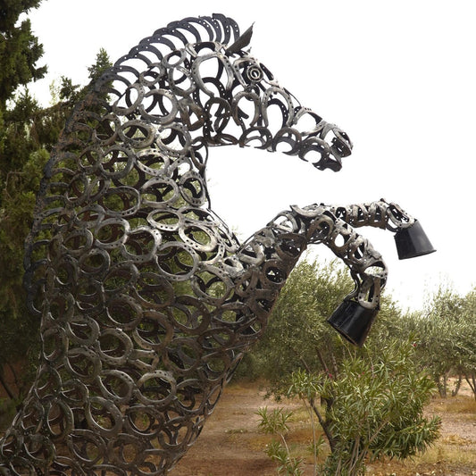 Sculpture en metal, cheval de metal, cheval mécanique, cheval mecanique, tete de cheval, statue cheval extérieur, statue cheval jardin, sculpture animaux, tête de cheval, sculpture cheval, cheval cabré, statue cheval, cheval cabre, sculpture cheval, statue equestre, cheval en bronze, decoration cheval, sculpture metal, deco jardin metal, deco jardin, décoration fer forgé extérieur, decoration exterieur, logo ferrari, ferrari logo, logo cheval, logo voiture cheval, logo cheval voiture, cheval cabré ferrari.