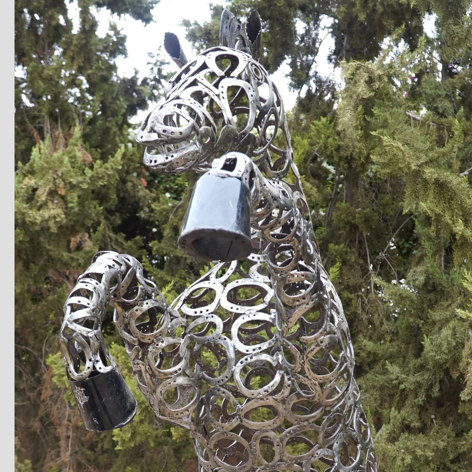 Sculpture en metal, cheval de metal, cheval mécanique, cheval mecanique, tete de cheval, statue cheval extérieur, statue cheval jardin, sculpture animaux, tête de cheval, sculpture cheval, cheval cabré, statue cheval, cheval cabre, sculpture cheval, statue equestre, cheval en bronze, decoration cheval, sculpture metal, deco jardin metal, deco jardin, décoration fer forgé extérieur, decoration exterieur, logo ferrari, ferrari logo, logo cheval, logo voiture cheval, logo cheval voiture, cheval cabré ferrari.