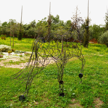 Cheval métal recyclé sculpture décorative pour jardin contemporain