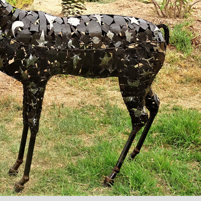 sculpture chevreuil métal recyclé, statue chevreuil décoration jardin, chevreuil en fer forgé, art animalier métal recyclé, sculpture forêt en métal, décoration extérieure chevreuil, sculpture artisanale en métal, chevreuil fait main métal, sculpture naturelle en métal recyclé, chevreuil déco extérieure, art écologique métal recyclé, sculpture contemporaine animal, animal sauvage métal recyclé.