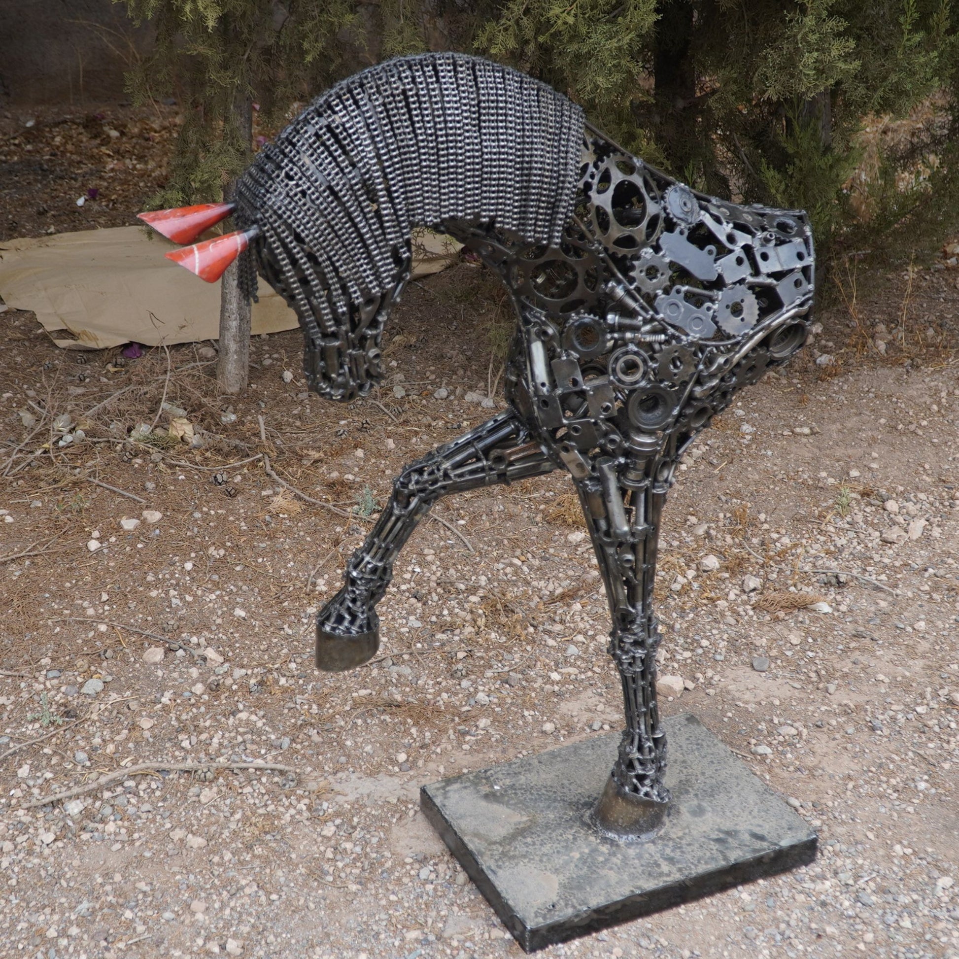 Sculpture en metal , cheval de metal, cheval mécanique, cheval mecanique, statue cheval extérieur, statue cheval jardin, sculpture animaux, sculpture cheval, cheval cabré, statue cheval, sculpture cheval, statue equestre, , cheval en bronze, decoration cheval, sculpture metal, deco jardin metal, deco jardin, décoration fer forgé extérieur, decoration exterieur, sculpture metal jardin, tête de cheval, figurine cheval, tete de cheval, tete cheval, statue cheval, demi pension cheval, demi cheval.