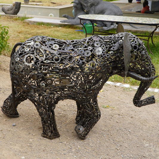 Sculpture en metal, éléphant, statue éléphant , sculpture éléphant, sculpture éléphant moderne, statue elephant, statue elephant jardin,elephant statue, decoration animaux, statue exterieur, sculpture jardin, statue éléphant grande taille jardin, statue éléphant extérieur, decoration elephant, decoration animaux, animaux en métal recyclé, deco metal jardin, sculpture acier, statue animaux, sculpture exterieur, animaux deco jardin en metal, animaux en métal, décoration, animaux en métal recyclé.