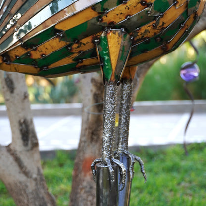 sculpture hibou métal recyclé, statue hibou décoration jardin, hibou en fer forgé, art animalier métal recyclé, hibou décoratif extérieur, sculpture artisanale hibou, hibou fait main métal, oiseau nocturne métal recyclé, décoration nature en métal, art écologique métal recyclé, hibou sculpture contemporaine, décoration jardin métal artistique, hibou métal style industriel.