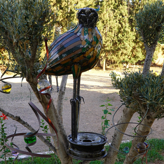 sculpture hibou métal recyclé, statue hibou décoration jardin, hibou en fer forgé, art animalier métal recyclé, hibou décoratif extérieur, sculpture artisanale hibou, hibou fait main métal, oiseau nocturne métal recyclé, décoration nature en métal, art écologique métal recyclé, hibou sculpture contemporaine, décoration jardin métal artistique, hibou métal style industriel.
