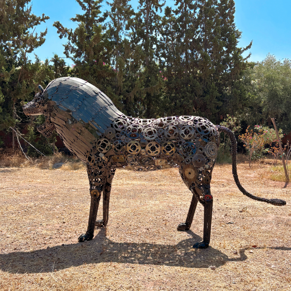 Sculpture lion en métal recyclé H165 × L285 × l70 cm réalisée artisanalement