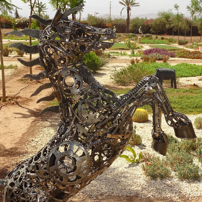 sculpture metal jardin,logo ferrari, ferrari logo, logo cheval, logo voiture cheval, logo cheval voiture, cheval ferrari, cheval cabré ferrari,Sculpture en metal , cheval de metal, cheval mécanique, cheval mecanique, tete de cheval, statue cheval extérieur, statue cheval jardin, sculpture animaux, tête de cheval, sculpture cheval, statue cheval, cheval cabré, statue cheval, cheval cabre, sculpture cheval, cheval de metal, decoration cheval, sculpture metal.