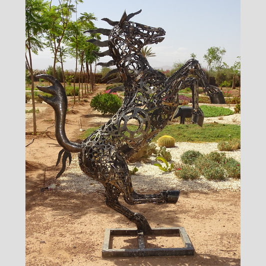 sculpture metal jardin,logo ferrari, ferrari logo, logo cheval, logo voiture cheval, logo cheval voiture, cheval ferrari, cheval cabré ferrari,Sculpture en metal , cheval de metal, cheval mécanique, cheval mecanique, tete de cheval, statue cheval extérieur, statue cheval jardin, sculpture animaux, tête de cheval, sculpture cheval, statue cheval, cheval cabré, statue cheval, cheval cabre, sculpture cheval, cheval de metal, decoration cheval, sculpture metal.