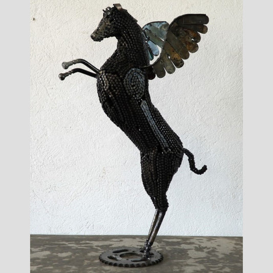 cheval de metal, cheval mécanique, cheval mecanique, tete de cheval, statue cheval extérieur, statue cheval jardin, sculpture animaux, tête de cheval, sculpture cheval, statue cheval, cheval cabré, statue cheval, cheval cabre, sculpture cheval, cheval de metal, statue equestre, , cheval en bronze, decoration cheval, sculpture metal, deco jardin metal, deco jardin, décoration fer forgé extérieur, decoration exterieur, sculpture metal jardin,cheval pégase, pégase cheval, cheval ailé, sculpture métal recyclé.