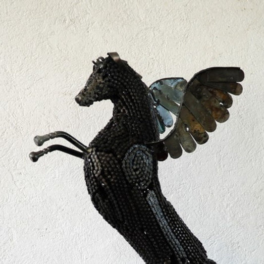 cheval de metal, cheval mécanique, cheval mecanique, tete de cheval, statue cheval extérieur, statue cheval jardin, sculpture animaux, tête de cheval, sculpture cheval, statue cheval, cheval cabré, statue cheval, cheval cabre, sculpture cheval, cheval de metal, statue equestre, , cheval en bronze, decoration cheval, sculpture metal, deco jardin metal, deco jardin, décoration fer forgé extérieur, decoration exterieur, sculpture metal jardin,cheval pégase, pégase cheval, cheval ailé, sculpture métal recyclé.