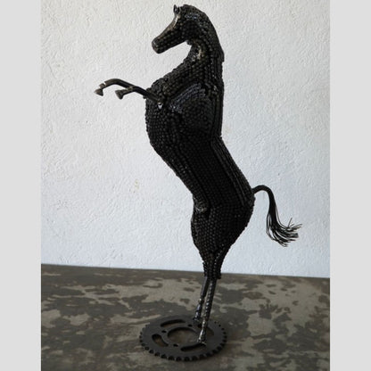 Sculpture en metal, cheval de metal, cheval mécanique, cheval mecanique, tete de cheval, statue cheval extérieur, statue cheval jardin, sculpture animaux, tête de cheval, sculpture cheval, cheval cabré, statue cheval, cheval cabre, sculpture cheval, statue equestre, cheval en bronze, decoration cheval, sculpture metal, deco jardin metal, deco jardin, décoration fer forgé extérieur, decoration exterieur, logo ferrari, ferrari logo, logo cheval, logo voiture cheval, logo cheval voiture, cheval cabré ferrari.