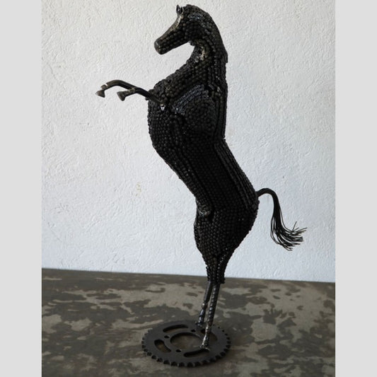 Sculpture en metal, cheval de metal, cheval mécanique, cheval mecanique, tete de cheval, statue cheval extérieur, statue cheval jardin, sculpture animaux, tête de cheval, sculpture cheval, cheval cabré, statue cheval, cheval cabre, sculpture cheval, statue equestre, cheval en bronze, decoration cheval, sculpture metal, deco jardin metal, deco jardin, décoration fer forgé extérieur, decoration exterieur, logo ferrari, ferrari logo, logo cheval, logo voiture cheval, logo cheval voiture, cheval cabré ferrari.
