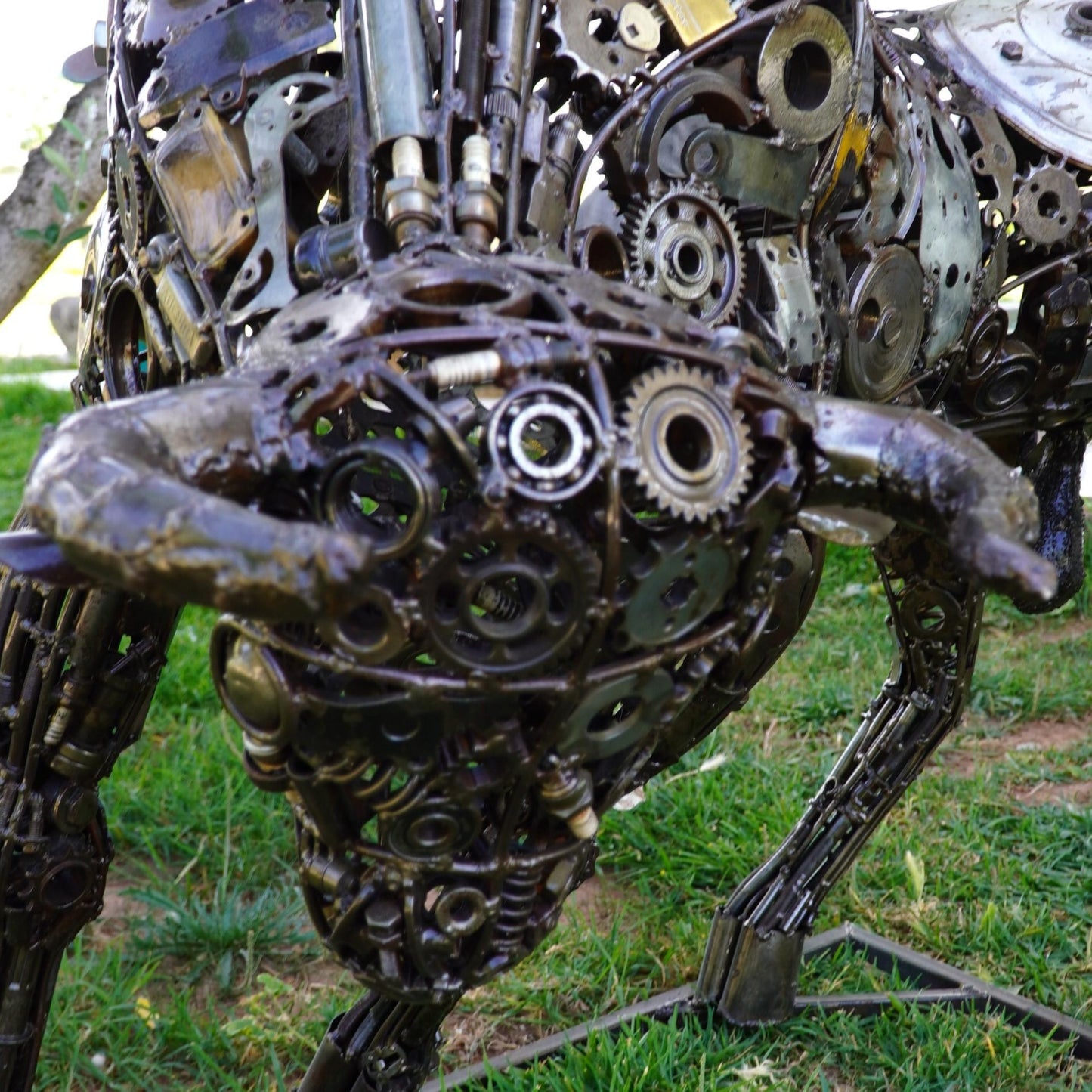 Sculpture en metal , sculpture taureau moderne, sculpture taureau, tete de taureau, logo lamborghini, taureau lamborghini, statue taureau, taureaux, taureau, tete de taureau, logo cheval, logo voiture cheval, logo cheval voiture, taureau sculpture, Sculpture en metal, sculpture metal jardin, decoration animaux, statue jardin, statue de jardin, statue exterieur, sculpture jardin, decoration animaux de la foret, decoration animaux.