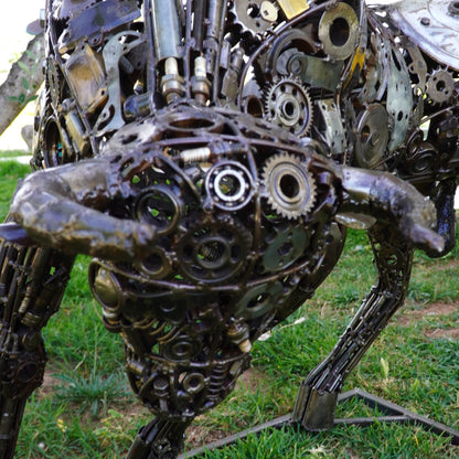Sculpture en metal , sculpture taureau moderne, sculpture taureau, tete de taureau, logo lamborghini, taureau lamborghini, statue taureau, taureaux, taureau, tete de taureau, logo cheval, logo voiture cheval, logo cheval voiture, taureau sculpture, Sculpture en metal, sculpture metal jardin, decoration animaux, statue jardin, statue de jardin, statue exterieur, sculpture jardin, decoration animaux de la foret, decoration animaux.