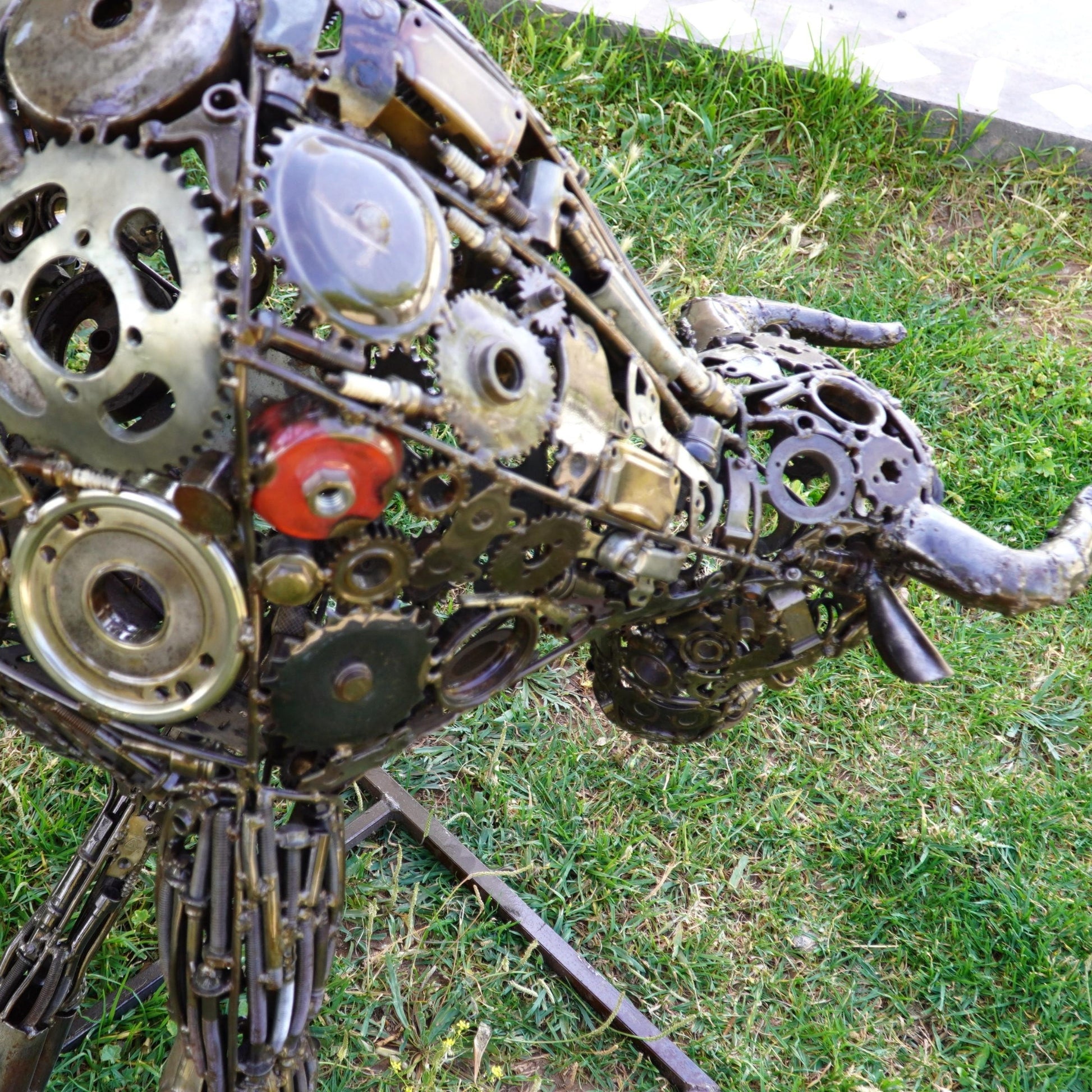 Sculpture en metal , sculpture taureau moderne, sculpture taureau, tete de taureau, logo lamborghini, taureau lamborghini, statue taureau, taureaux, taureau, tete de taureau, logo cheval, logo voiture cheval, logo cheval voiture, taureau sculpture, Sculpture en metal, sculpture metal jardin, decoration animaux, statue jardin, statue de jardin, statue exterieur, sculpture jardin, decoration animaux de la foret, decoration animaux.