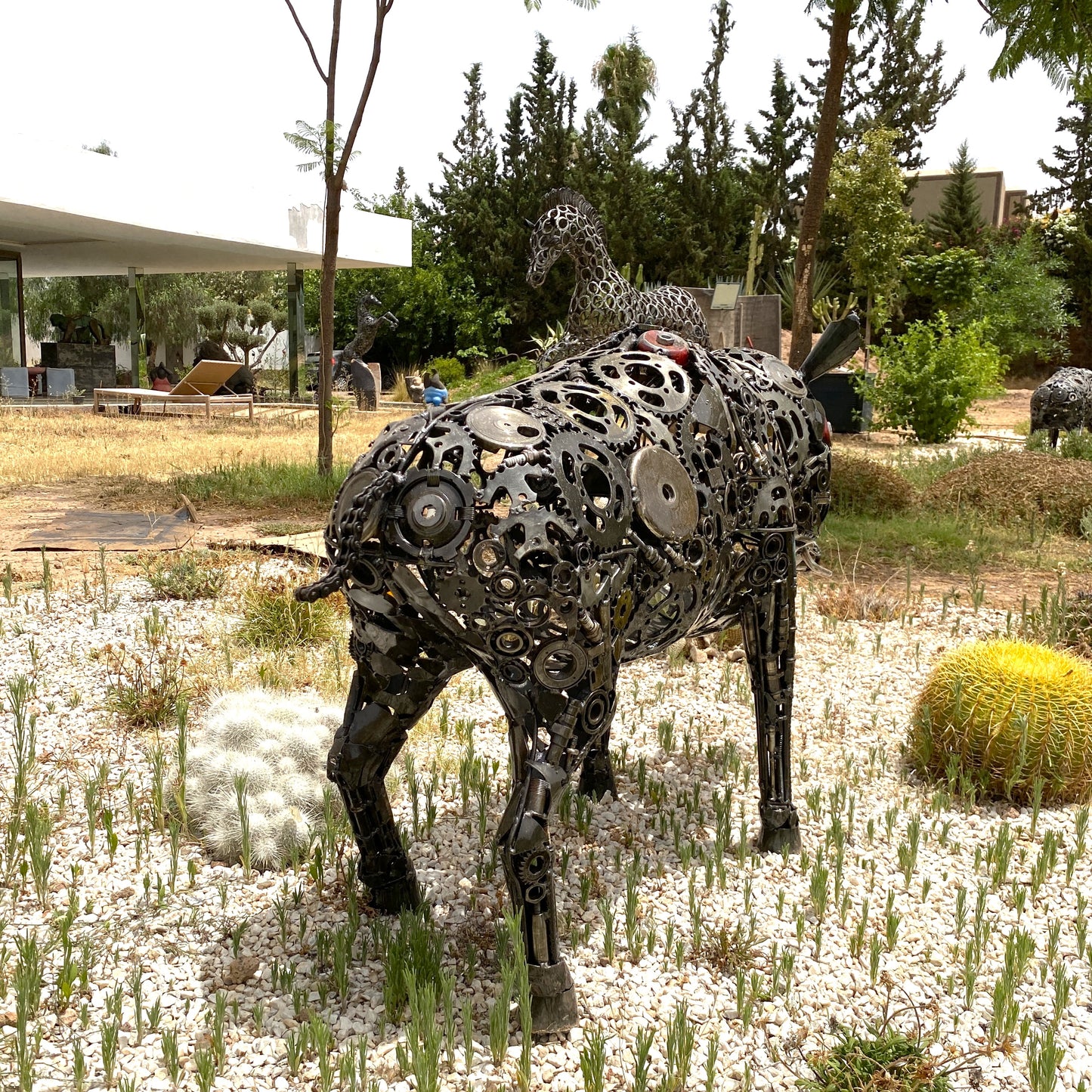 Sculpture sanglier en métal recyclé – H80 × L130 × l40 cm