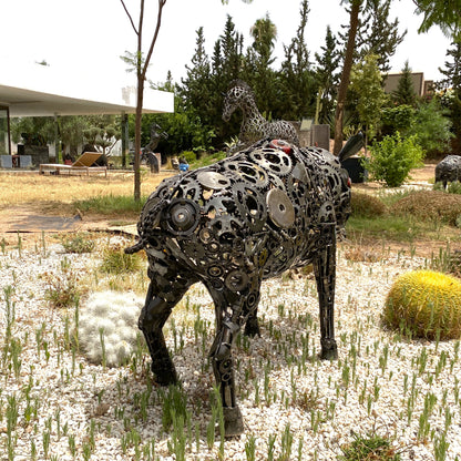 Sculpture sanglier en métal recyclé – H80 × L130 × l40 cm