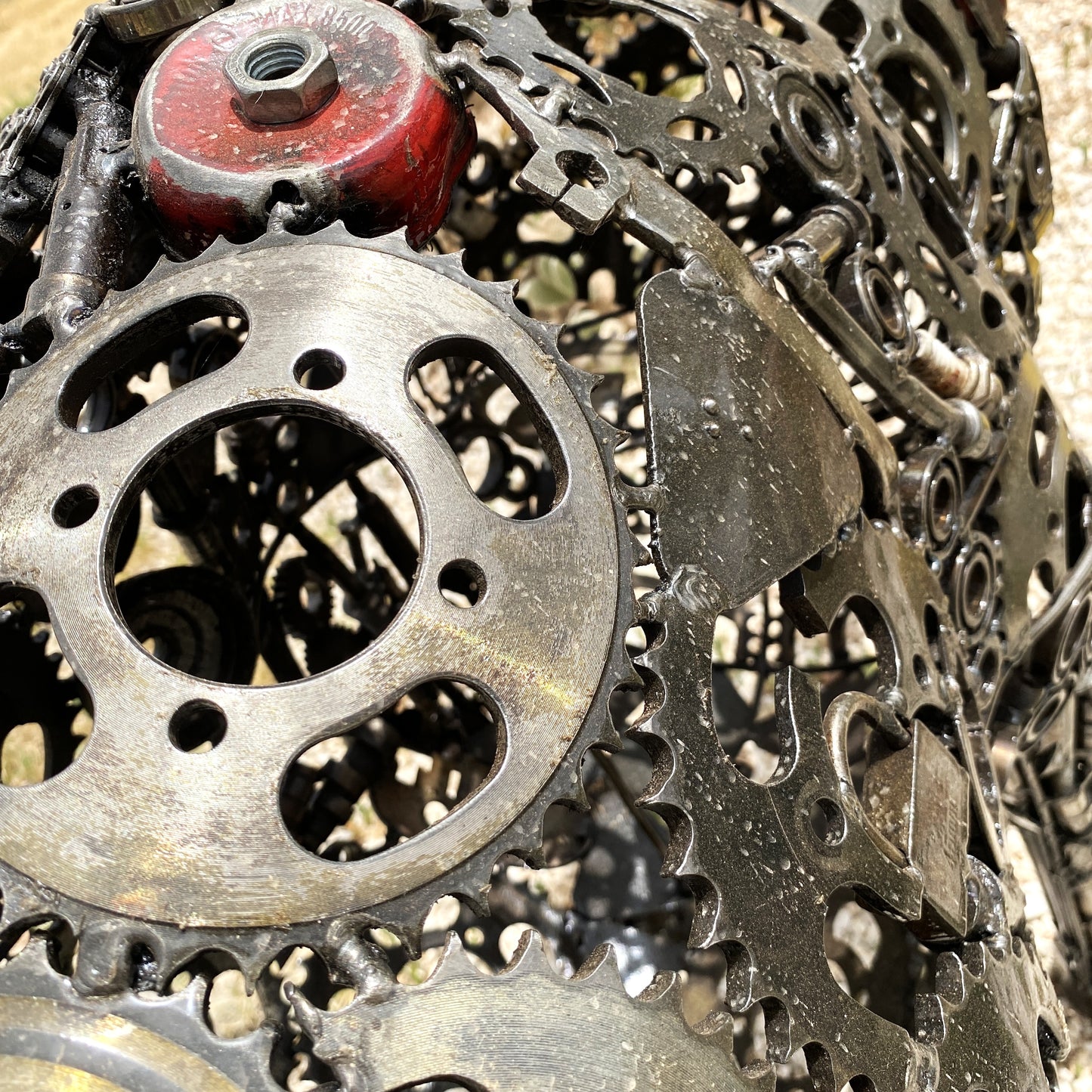 Sculpture sanglier en métal recyclé – H80 × L130 × l40 cm