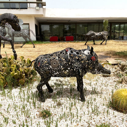 Sculpture sanglier en métal recyclé – H80 × L130 × l40 cm