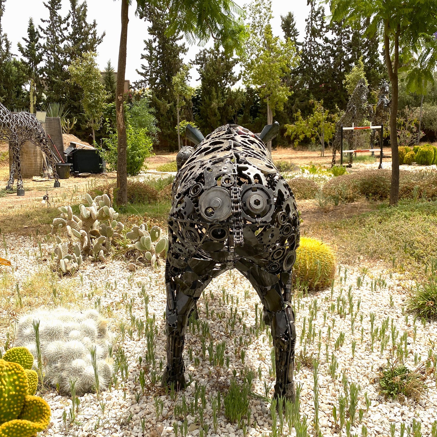 Sculpture sanglier en métal recyclé – H80 × L130 × l40 cm