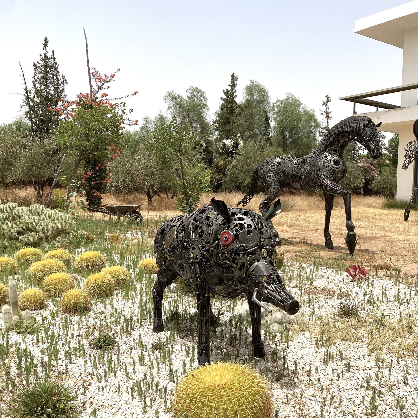 Sculpture sanglier en métal recyclé – H80 × L130 × l40 cm