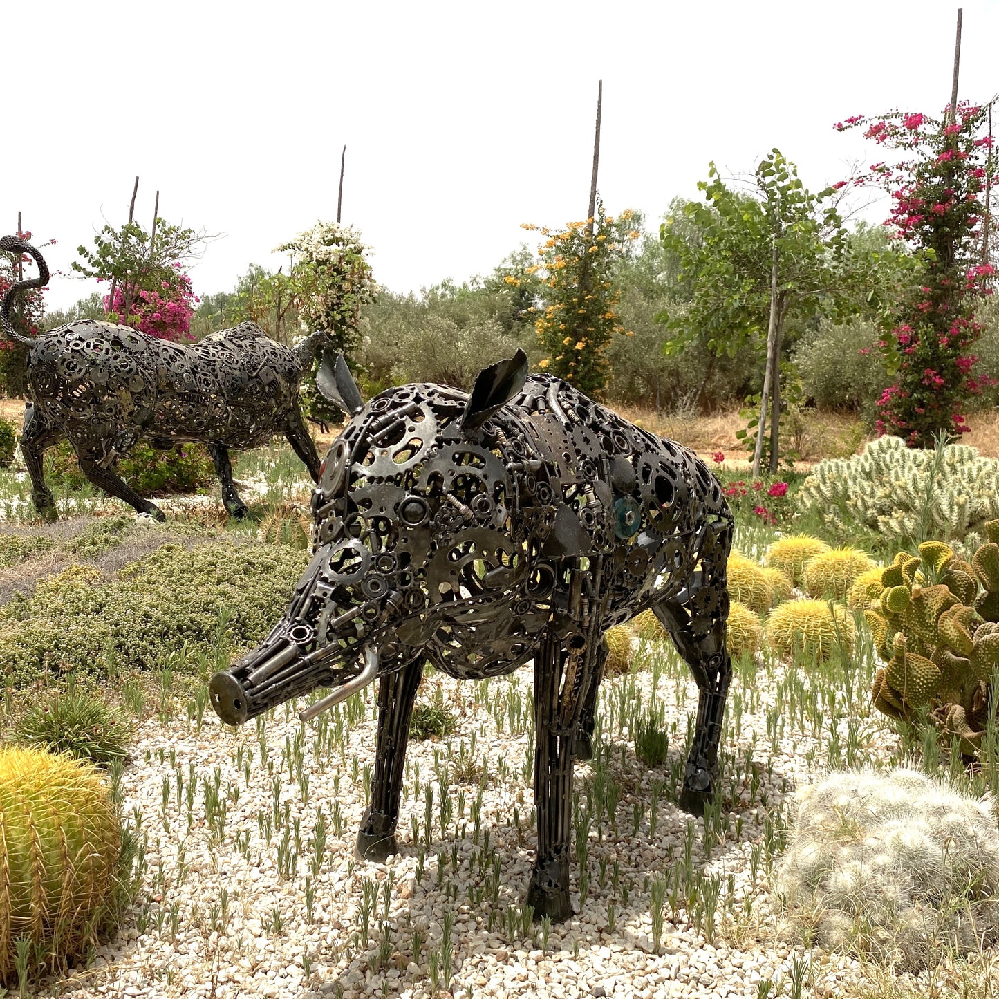 Sculpture sanglier en métal recyclé – H80 × L130 × l40 cm