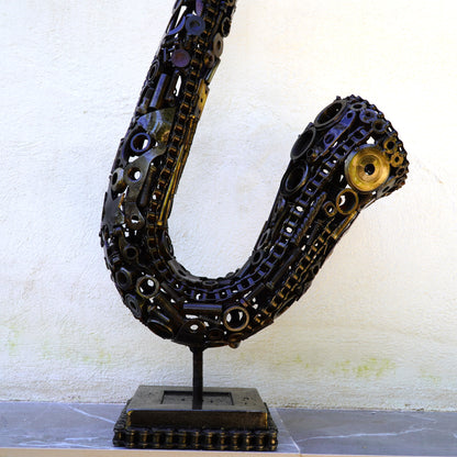 Sculpture artistique saxophone en métal recyclé réalisée à la main