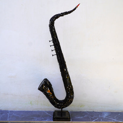 Sculpture saxophone métal recyclé hauteur 110 cm pièce décorative artisanale