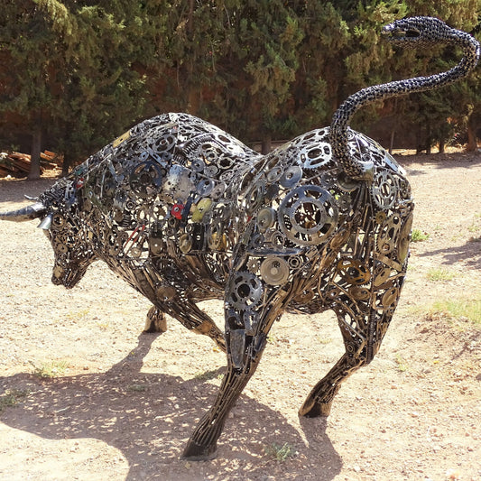Sculpture en metal , sculpture taureau moderne, sculpture taureau, tete de taureau, logo lamborghini, taureau lamborghini, statue taureau, taureaux, taureau, tete de taureau, logo cheval, logo voiture cheval, logo cheval voiture, taureau sculpture, Sculpture en metal, sculpture metal jardin, decoration animaux, statue jardin, statue de jardin, statue exterieur, sculpture jardin, decoration animaux de la foret, decoration animaux.