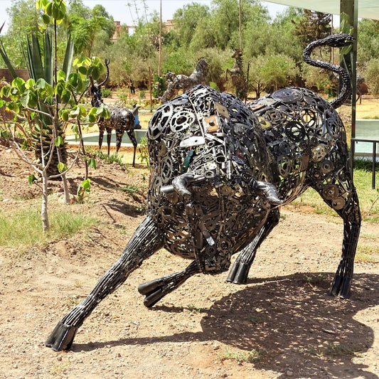 Sculpture en metal , sculpture taureau moderne, sculpture taureau, tete de taureau, logo lamborghini, taureau lamborghini, statue taureau, taureaux, taureau, tete de taureau, logo cheval, logo voiture cheval, logo cheval voiture, taureau sculpture, Sculpture en metal, sculpture metal jardin, decoration animaux, statue jardin, statue de jardin, statue exterieur, sculpture jardin, decoration animaux de la foret, decoration animaux.