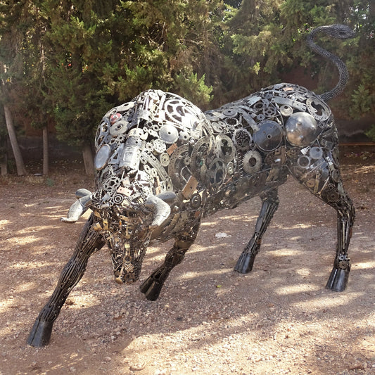 Sculpture en metal , sculpture taureau moderne, sculpture taureau, tete de taureau, logo lamborghini, taureau lamborghini, statue taureau, taureaux, taureau, tete de taureau, logo cheval, logo voiture cheval, logo cheval voiture, taureau sculpture, Sculpture en metal, sculpture metal jardin, decoration animaux, statue jardin, statue de jardin, statue exterieur, sculpture jardin, decoration animaux de la foret, decoration animaux.