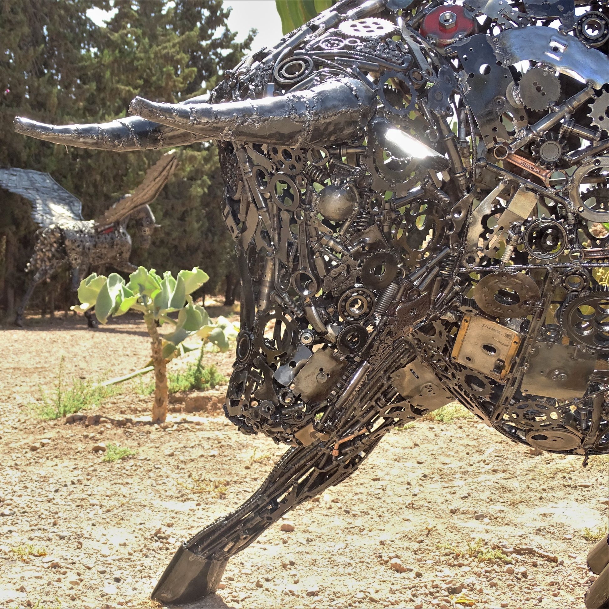 Sculpture en metal , sculpture taureau moderne, sculpture taureau, tete de taureau, logo lamborghini, taureau lamborghini, statue taureau, taureaux, taureau, tete de taureau, logo cheval, logo voiture cheval, logo cheval voiture, taureau sculpture, Sculpture en metal, sculpture metal jardin, decoration animaux, statue jardin, statue de jardin, statue exterieur, sculpture jardin, decoration animaux de la foret, decoration animaux.