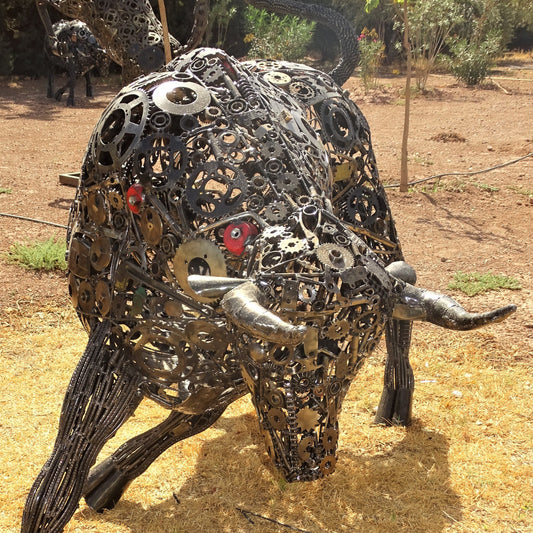 Sculpture en metal , sculpture taureau moderne, sculpture taureau, tete de taureau, logo lamborghini, taureau lamborghini, statue taureau, taureaux, taureau, tete de taureau, logo cheval, logo voiture cheval, logo cheval voiture, taureau sculpture, Sculpture en metal, sculpture metal jardin, decoration animaux, statue jardin, statue de jardin, statue exterieur, sculpture jardin, decoration animaux de la foret, decoration animaux.