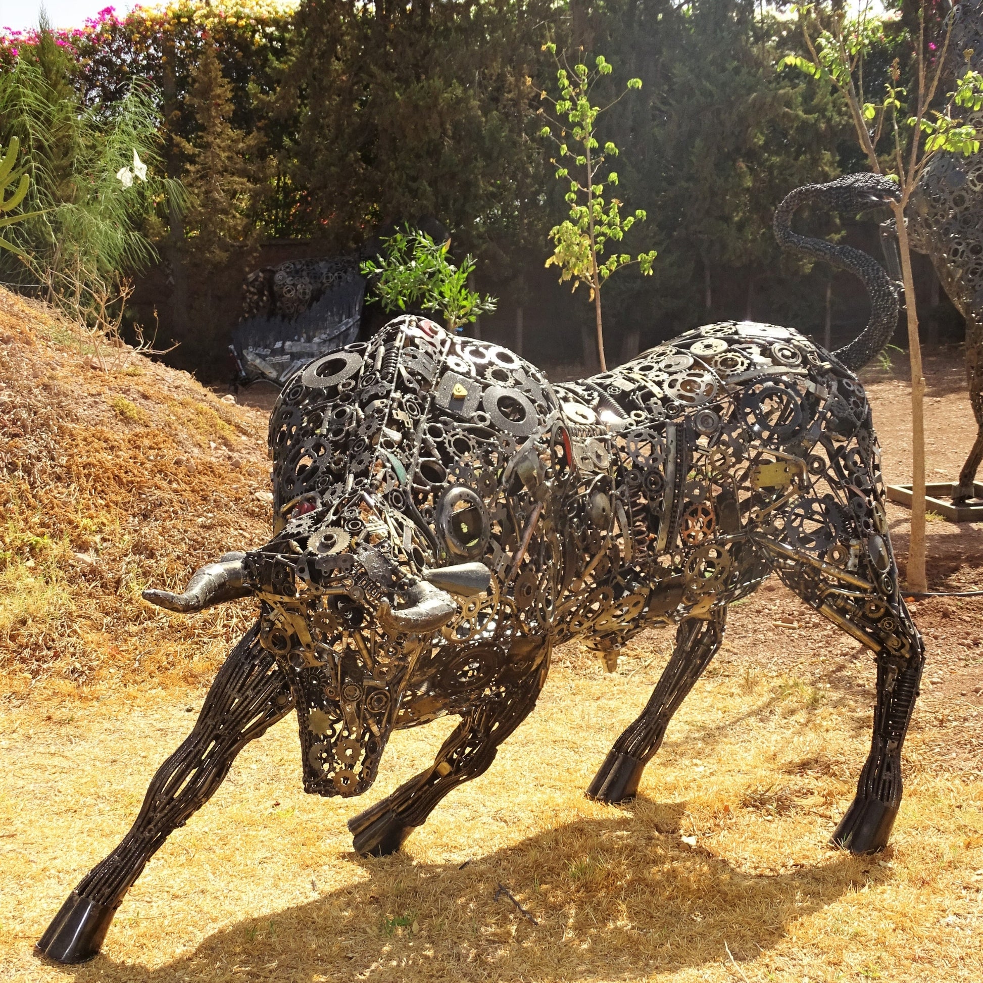 Sculpture en metal , sculpture taureau moderne, sculpture taureau, tete de taureau, logo lamborghini, taureau lamborghini, statue taureau, taureaux, taureau, tete de taureau, logo cheval, logo voiture cheval, logo cheval voiture, taureau sculpture, Sculpture en metal, sculpture metal jardin, decoration animaux, statue jardin, statue de jardin, statue exterieur, sculpture jardin, decoration animaux de la foret, decoration animaux.