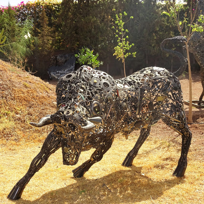 Sculpture en metal , sculpture taureau moderne, sculpture taureau, tete de taureau, logo lamborghini, taureau lamborghini, statue taureau, taureaux, taureau, tete de taureau, logo cheval, logo voiture cheval, logo cheval voiture, taureau sculpture, Sculpture en metal, sculpture metal jardin, decoration animaux, statue jardin, statue de jardin, statue exterieur, sculpture jardin, decoration animaux de la foret, decoration animaux.