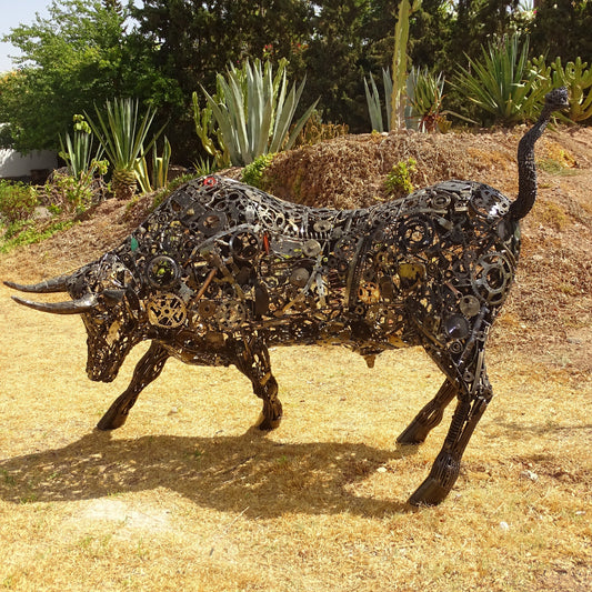 Sculpture en metal , sculpture taureau moderne, sculpture taureau, tete de taureau, logo lamborghini, taureau lamborghini, statue taureau, taureaux, taureau, tete de taureau, logo cheval, logo voiture cheval, logo cheval voiture, taureau sculpture, Sculpture en metal, sculpture metal jardin, decoration animaux, statue jardin, statue de jardin, statue exterieur, sculpture jardin, decoration animaux de la foret, decoration animaux.