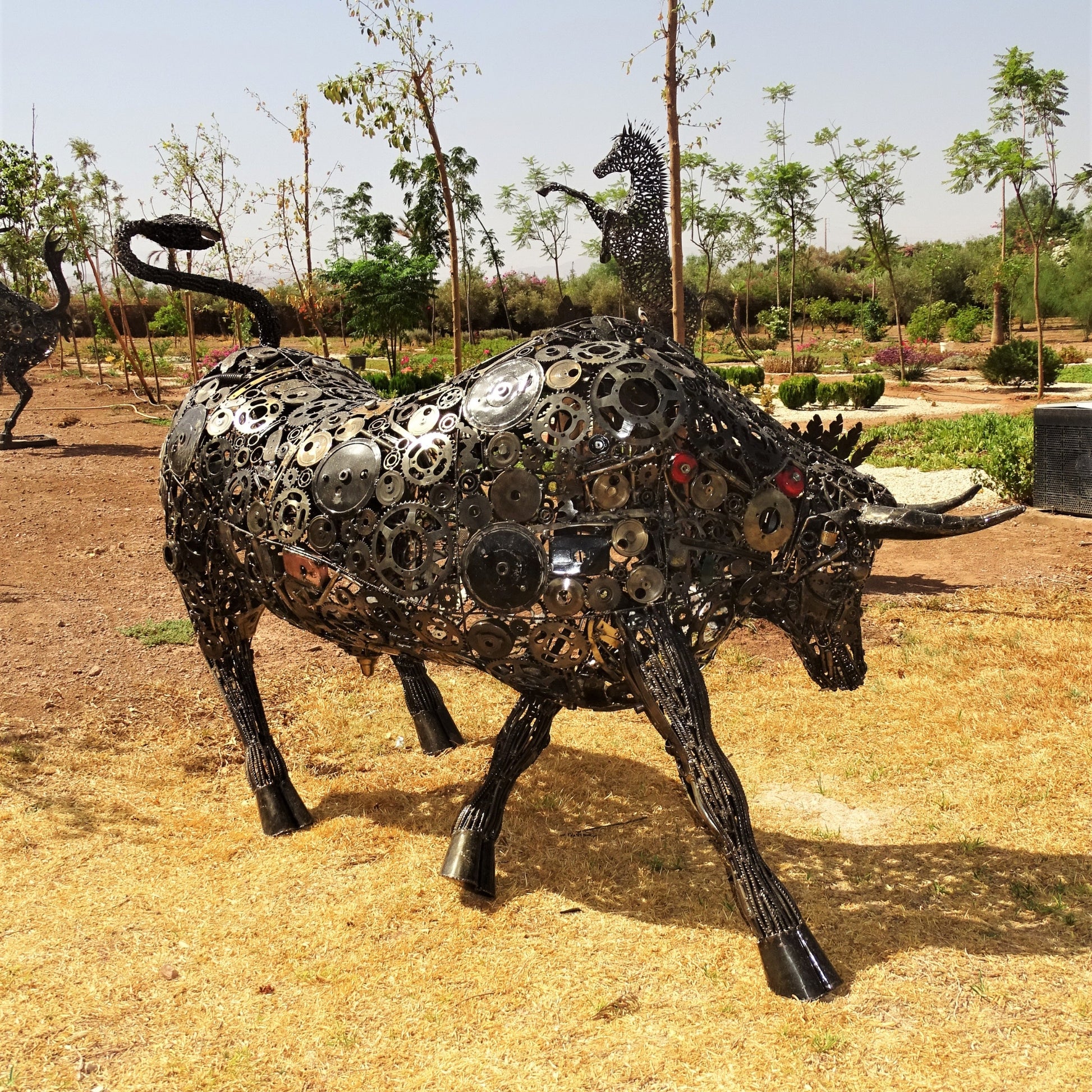 Sculpture en metal , sculpture taureau moderne, sculpture taureau, tete de taureau, logo lamborghini, taureau lamborghini, statue taureau, taureaux, taureau, tete de taureau, logo cheval, logo voiture cheval, logo cheval voiture, taureau sculpture, Sculpture en metal, sculpture metal jardin, decoration animaux, statue jardin, statue de jardin, statue exterieur, sculpture jardin, decoration animaux de la foret, decoration animaux.