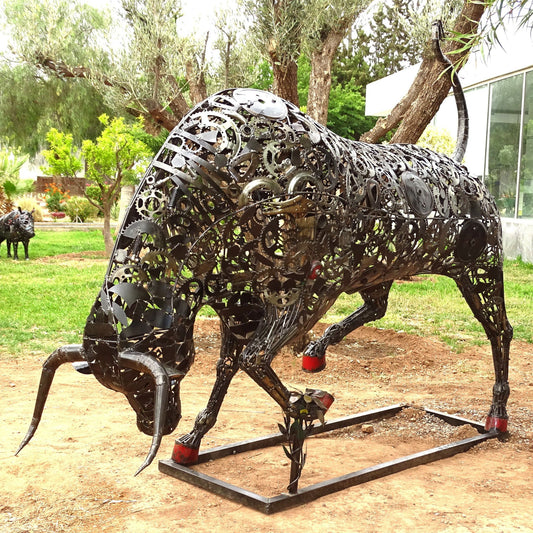 Sculpture en metal , sculpture taureau moderne, sculpture taureau, tete de taureau, logo lamborghini, taureau lamborghini, statue taureau, taureaux, taureau, tete de taureau, logo cheval, logo voiture cheval, logo cheval voiture, taureau sculpture, Sculpture en metal, sculpture metal jardin, decoration animaux, statue jardin, statue de jardin, statue exterieur, sculpture jardin, decoration animaux de la foret, decoration animaux.