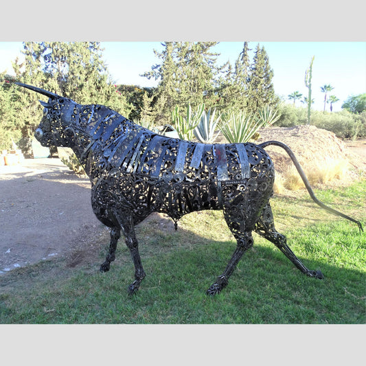 Sculpture en metal , sculpture taureau moderne, sculpture taureau, tete de taureau, logo lamborghini, taureau lamborghini, statue taureau, taureaux, taureau, tete de taureau, logo cheval, logo voiture cheval, logo cheval voiture, taureau sculpture, Sculpture en metal, sculpture metal jardin, decoration animaux, statue jardin, statue de jardin, statue exterieur, sculpture jardin, decoration animaux de la foret, decoration animaux.