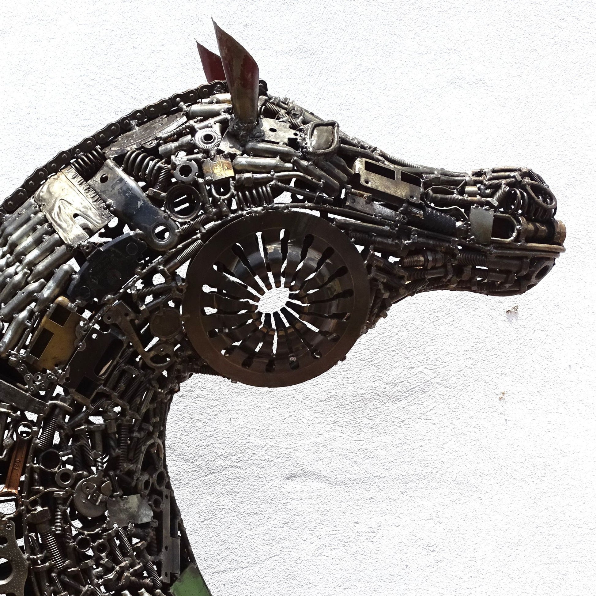 Sculpture en metal , cheval de metal, cheval mécanique, cheval mecanique, statue cheval extérieur, statue cheval jardin, sculpture animaux, sculpture cheval, cheval cabré, statue cheval, sculpture cheval, statue equestre, , cheval en bronze, decoration cheval, sculpture metal, deco jardin metal, deco jardin, décoration fer forgé extérieur, decoration exterieur, sculpture metal jardin, tête de cheval, figurine cheval, tete de cheval, tete cheval, statue cheval, demi pension cheval, demi cheval.