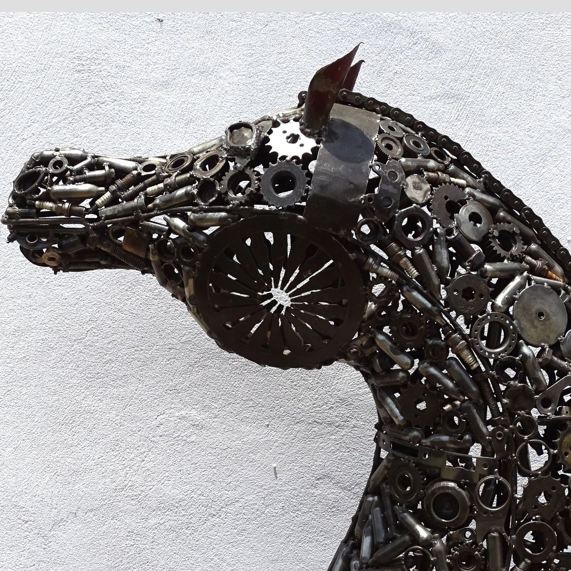 Sculpture en metal , cheval de metal, cheval mécanique, cheval mecanique, statue cheval extérieur, statue cheval jardin, sculpture animaux, sculpture cheval, cheval cabré, statue cheval, sculpture cheval, statue equestre, , cheval en bronze, decoration cheval, sculpture metal, deco jardin metal, deco jardin, décoration fer forgé extérieur, decoration exterieur, sculpture metal jardin, tête de cheval, figurine cheval, tete de cheval, tete cheval, statue cheval, demi pension cheval, demi cheval.