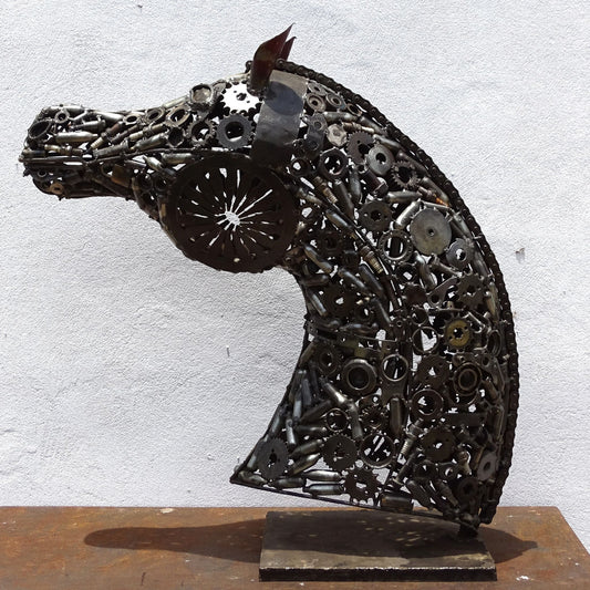 Sculpture en metal , cheval de metal, cheval mécanique, cheval mecanique, statue cheval extérieur, statue cheval jardin, sculpture animaux, sculpture cheval, cheval cabré, statue cheval, sculpture cheval, statue equestre, , cheval en bronze, decoration cheval, sculpture metal, deco jardin metal, deco jardin, décoration fer forgé extérieur, decoration exterieur, sculpture metal jardin, tête de cheval, figurine cheval, tete de cheval, tete cheval, statue cheval, demi pension cheval, demi cheval.