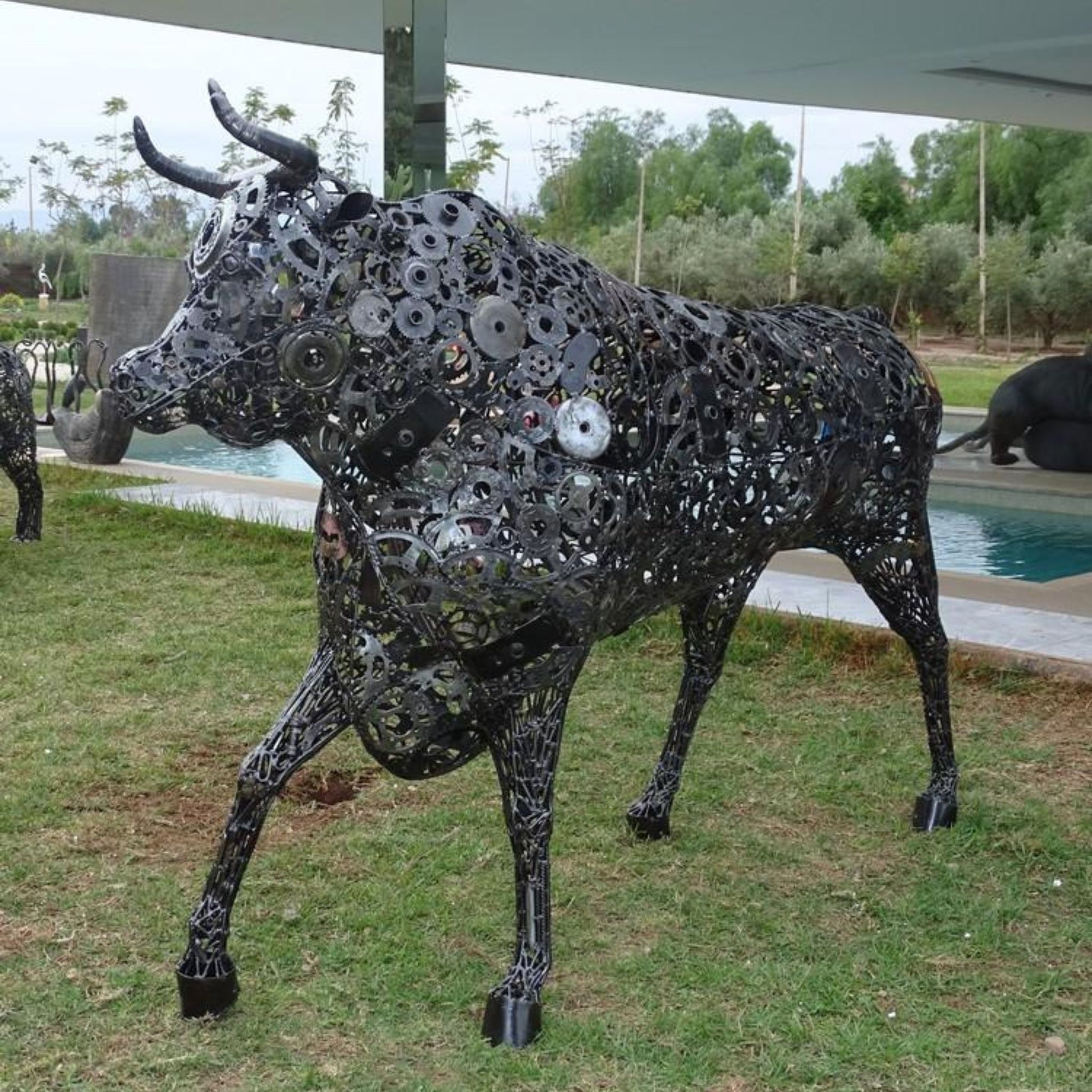 Sculpture en metal , sculpture taureau moderne, sculpture taureau, tete de taureau, logo lamborghini, taureau lamborghini, statue taureau, taureaux, taureau, tete de taureau, logo cheval, logo voiture cheval, logo cheval voiture, taureau sculpture, Sculpture en metal, sculpture metal jardin, decoration animaux, statue jardin, statue de jardin, statue exterieur, sculpture jardin, decoration animaux de la foret, decoration animaux.